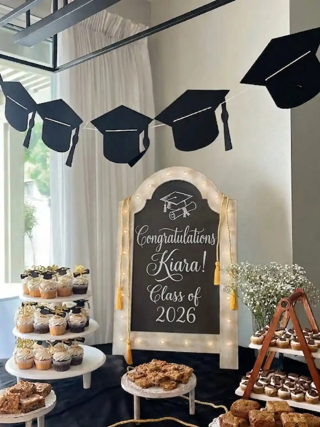 College Graduation Party Ideas: 23 Fun Ways to Celebrate 3 College Graduation Party Memorable