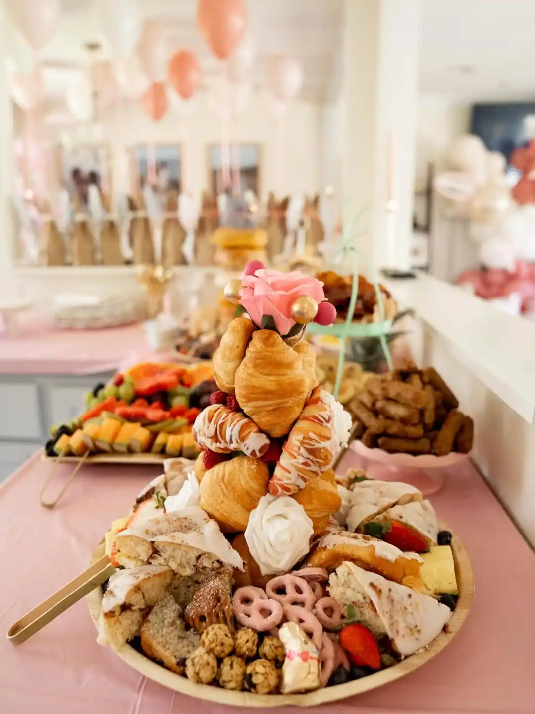 Women’s 40th Birthday Party Ideas: 11 Chic Ways to Celebrate 7 “Forty & Forever Young” Brunch Bash
