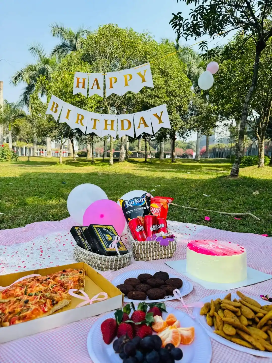 Women’s 40th Birthday Party Ideas: 11 Chic Ways to Celebrate 10 Garden Party