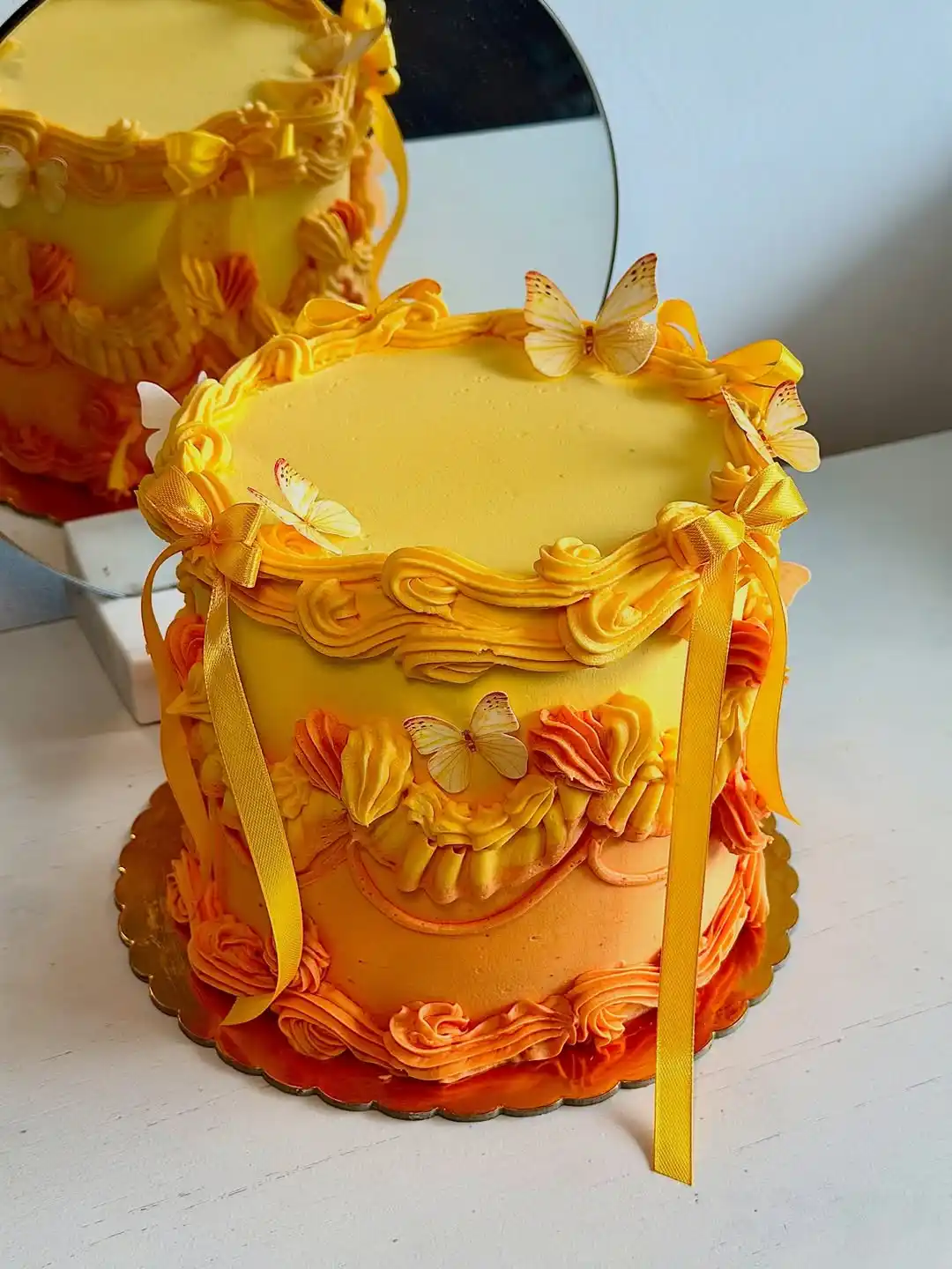 Orange Wedding Cakes That Steal the Spotlight 5 Orange Ombre Wedding Cake