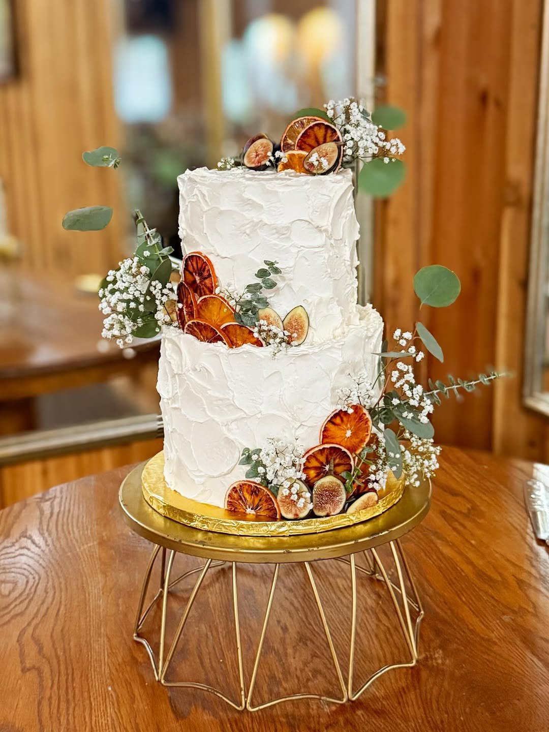 Orange Wedding Cakes That Steal the Spotlight 4 Tips for Choosing the Perfect Orange Wedding Cake